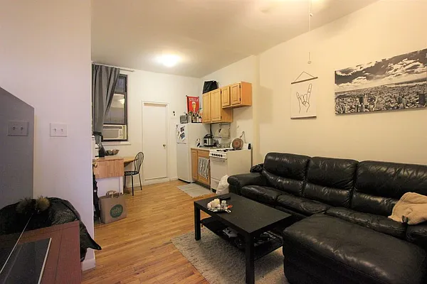 Rented by Dynamik Realty | media 3