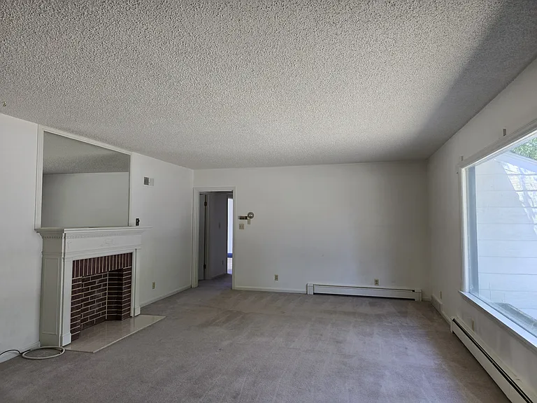 208 2nd Ave NW — Photo 2
