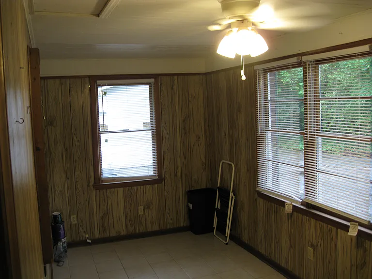 933 Chestnut Ln — Photo 11