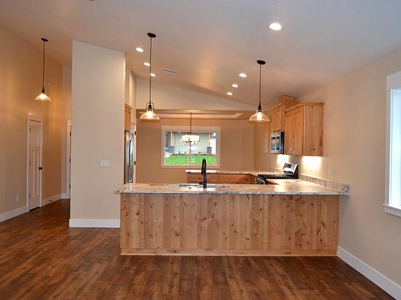 3rd image of 205 SW Quiet Water Ln