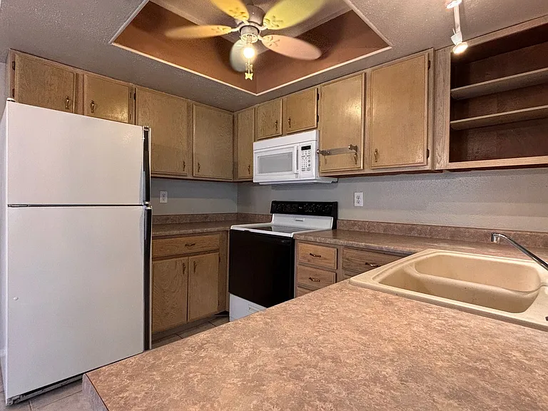 5080 Spencer St #D — Photo 12