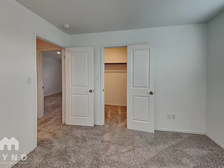 428 Sebring Cir — Photo 14