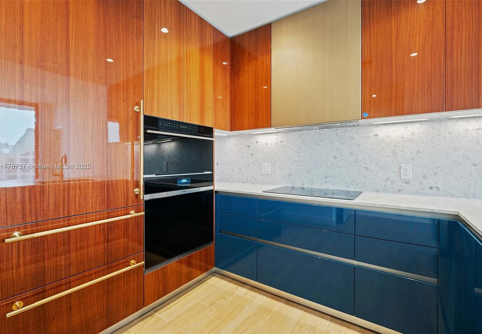 2 bed, 2.0 bath, 976 sqft, $8,700 — Photo 4