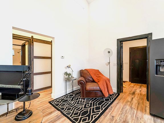 5th image of 711 E 400 N