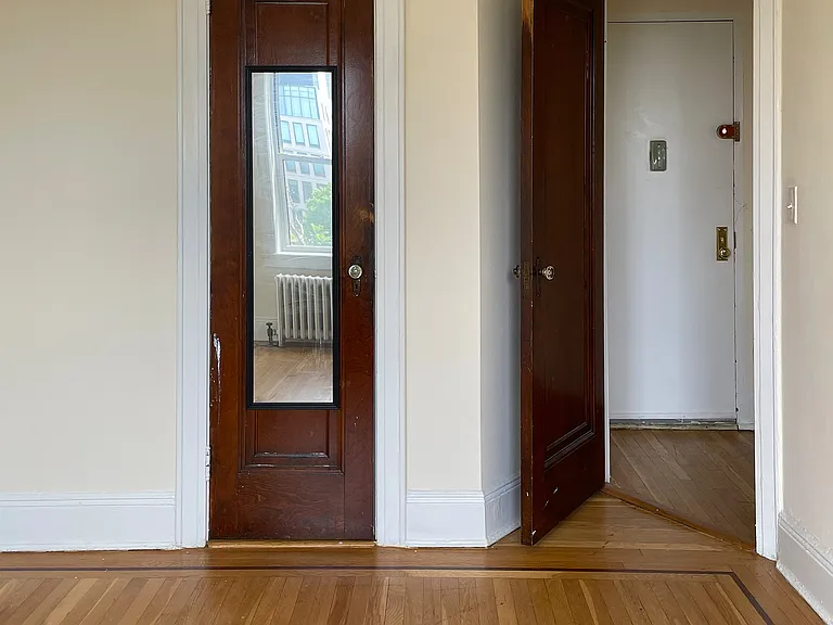 31-15 21st Ave #4C — Photo 4