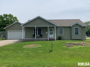 402 N 2nd St, Girard, IL 62640