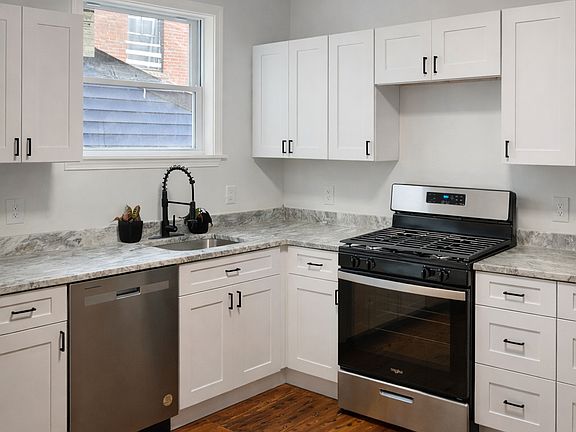3rd image of 135-137 Superior St #1