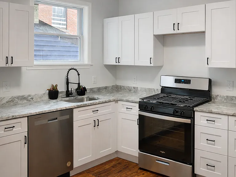 135-137 Superior St #1 — Photo 3
