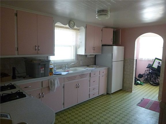 4th image of 310 Pearl Street