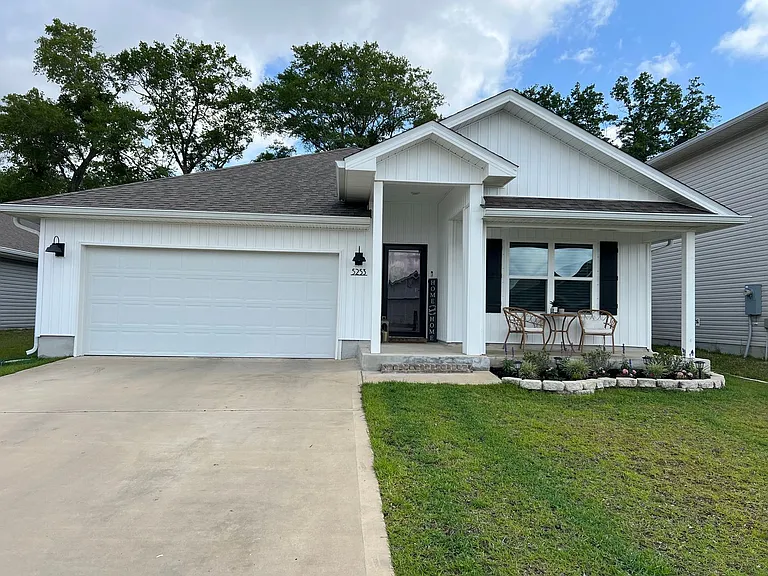 5253 Peach Dr — Photo 1