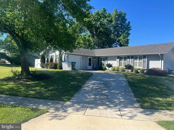 7 Holmes Ln, Marlton, NJ 08053