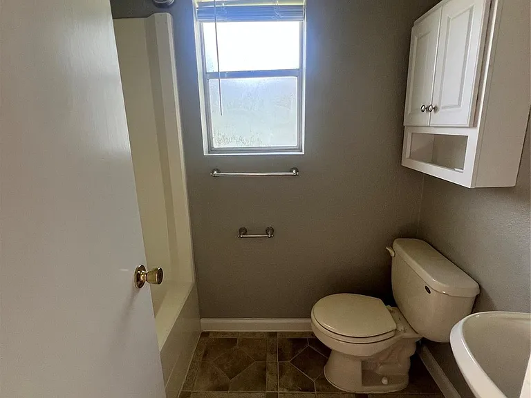 1325 Northbrook Dr — Photo 7