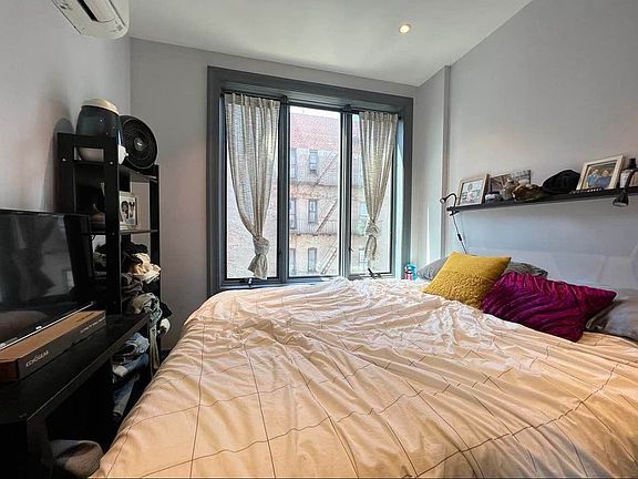 4th image of 264 Sullivan Pl APT 4C