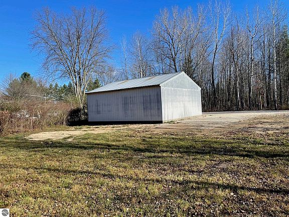 2nd image of 2186 Ben Dr