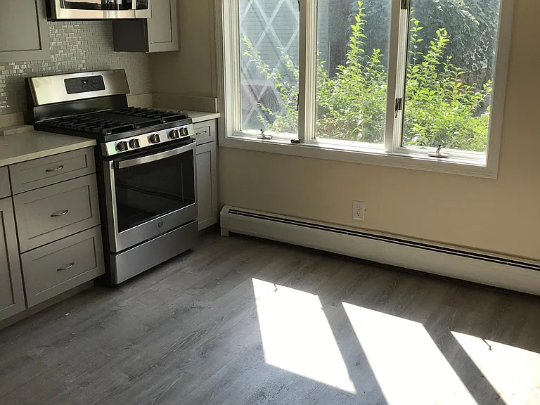 11 Watson St #WHOLE HOUSE — Photo 13