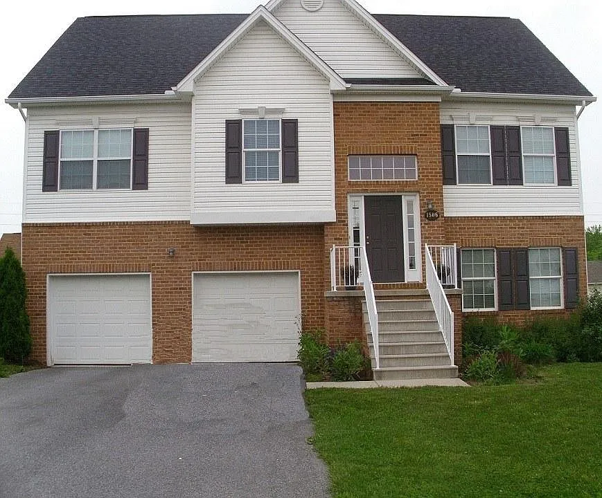 1502 Raven Blvd