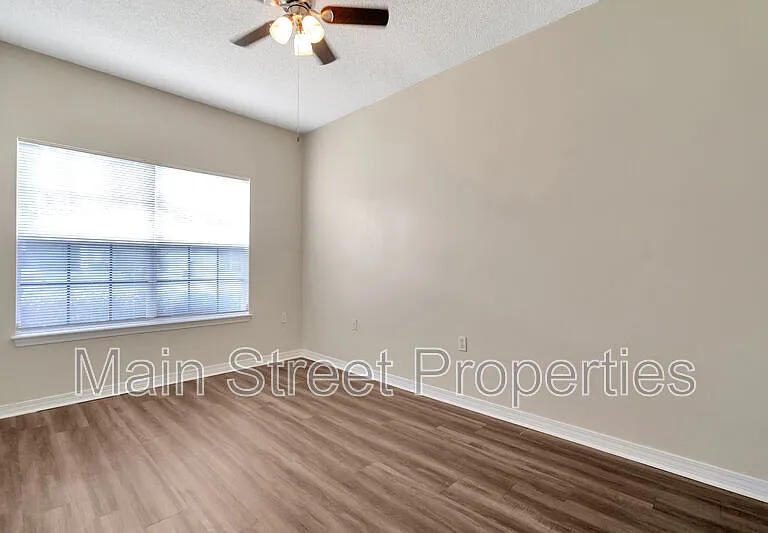 208 Wildflower Ln — Photo 9
