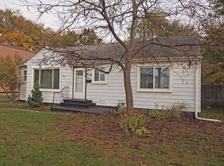 54 W Irving Park Rd, Roselle, IL 60172