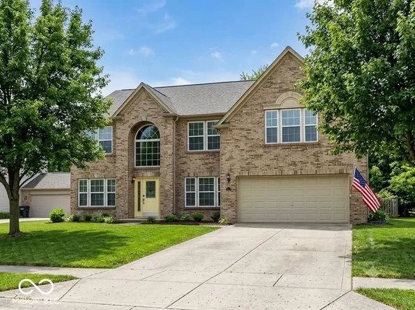 4092 S Stonebridge Ct, New Palestine, IN 46163