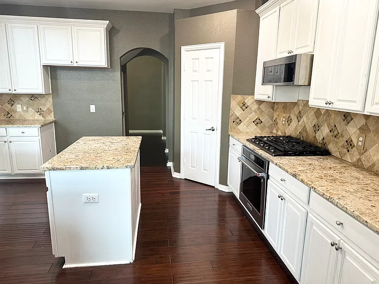 806 Cascades Dr — Photo 13
