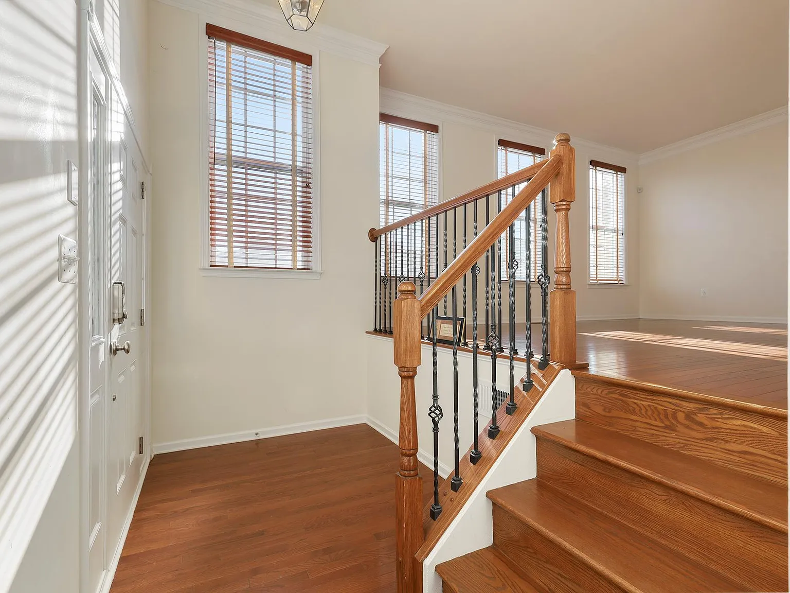 3 bed, 2950 sqft, $4,000 — Photo 3