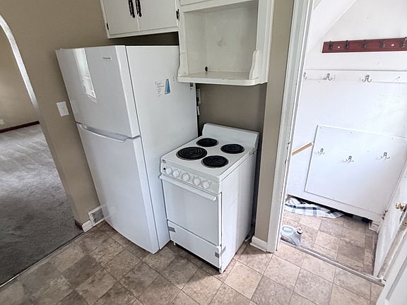 2nd image of 207 3rd St SW
