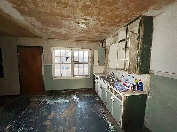 4th image of 1305 Lincoln Ave