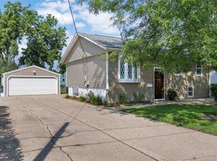 5630 Briarwood St SW, Cedar Rapids, IA 52404