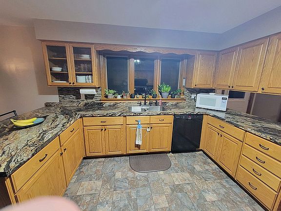2nd image of 709 Mackenzie St NE