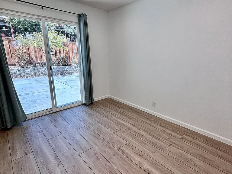 5009 Lyng Dr — Photo 23