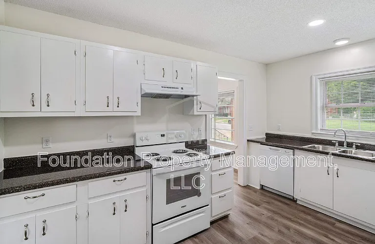 3749 Rhea Ave — Photo 6