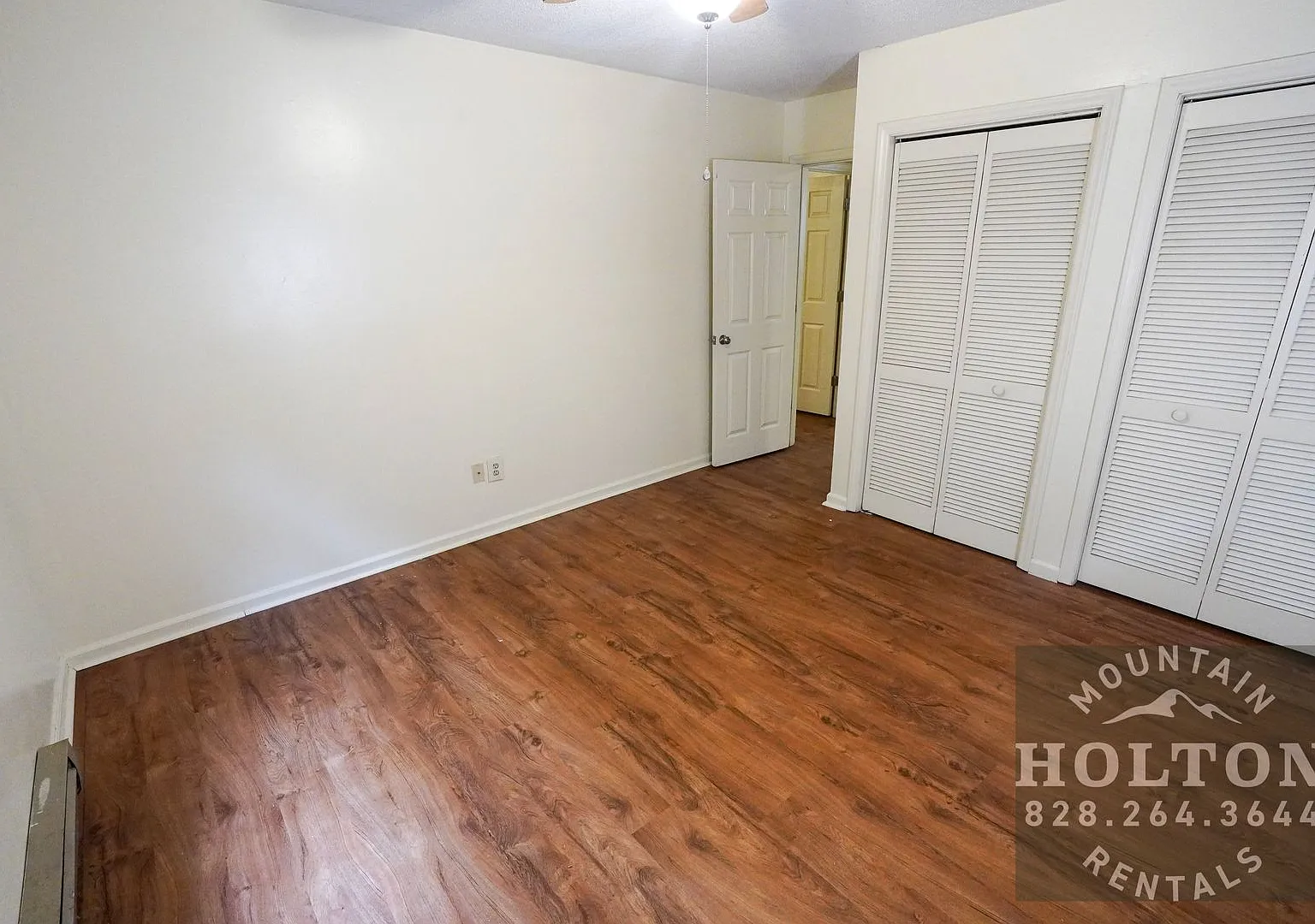 Sommerset Condos - Unit #21 — Photo 1