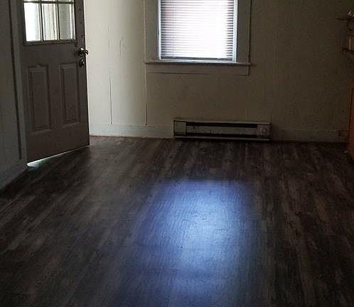 3rd image of 1206 Hall St