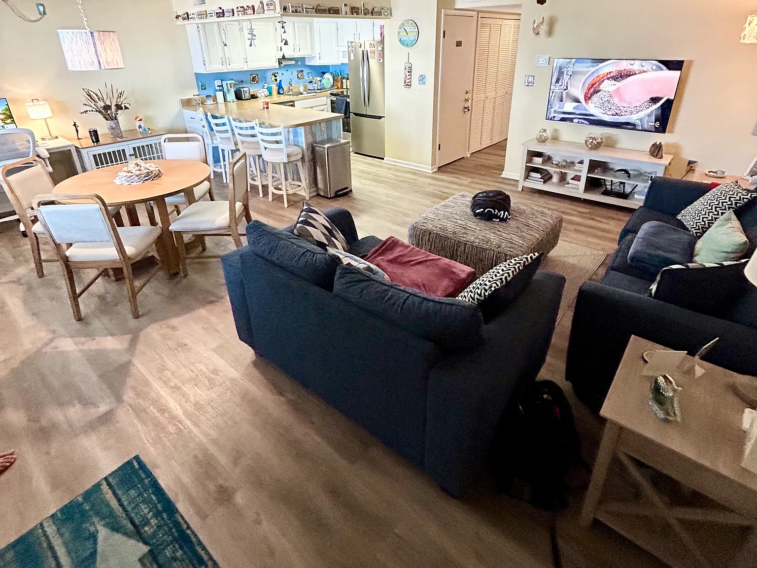 2 bed, 920 sqft, $2,100 — Photo 3