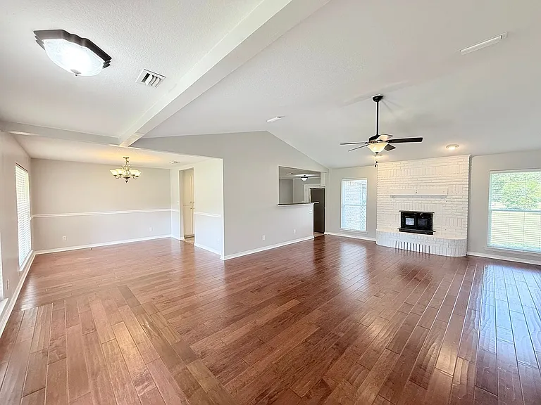 5136 Hamilton Ln — Photo 2