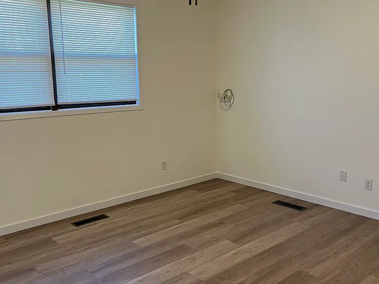 1468 Eastview Dr — Photo 11