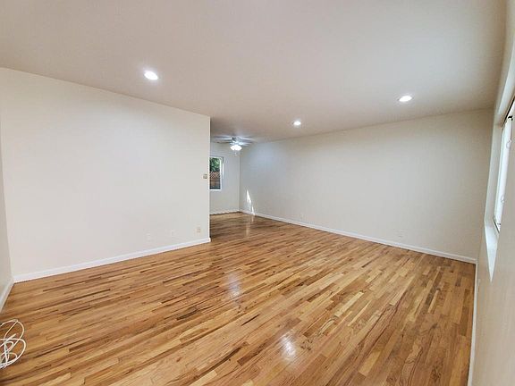 3rd image of 5540 Mammoth Ave