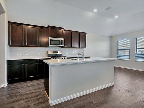 5th image of 428 Saguaro Dr