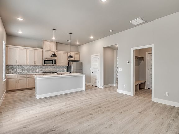4th image of 11341 N Blackwelder Ave #B