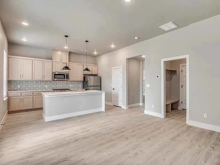 11337 N Blackwelder Ave #B — Photo 3