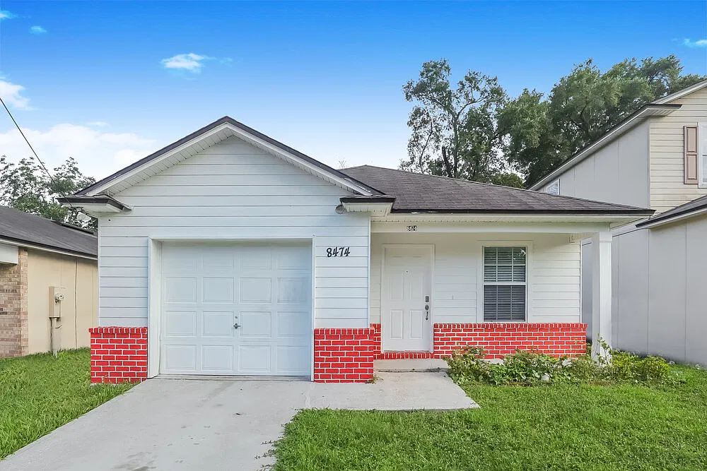 3 bed, 2.0 bath, 1142 sqft, $2,080 — Photo 1