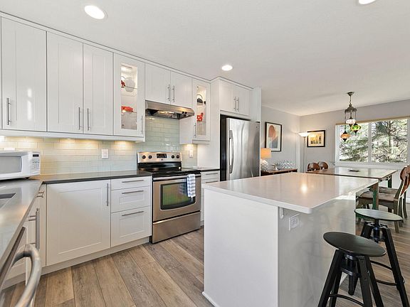 Renovated kitchen, caeserstone countertops, fully stocked kitchen, dishwasher, tile backsplash, dishes, coffee maker, bialetti.