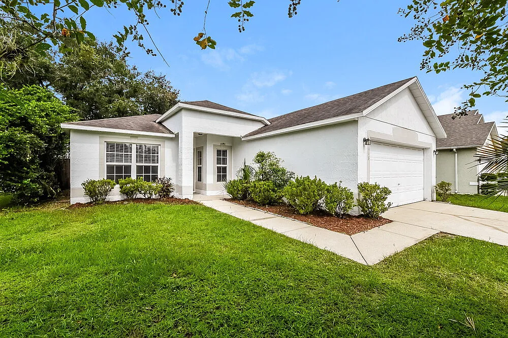 3 bed, 2.0 bath, 1268 sqft, $2,215 — Photo 3
