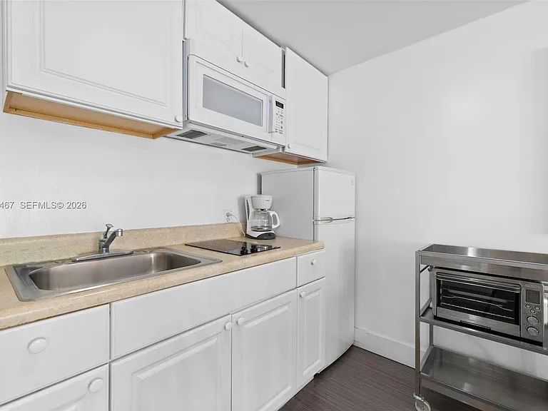 530 Ocean Dr #108 — Photo 8
