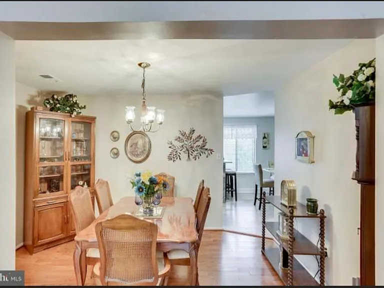 8723 Ridge Hollow Ct — Photo 9