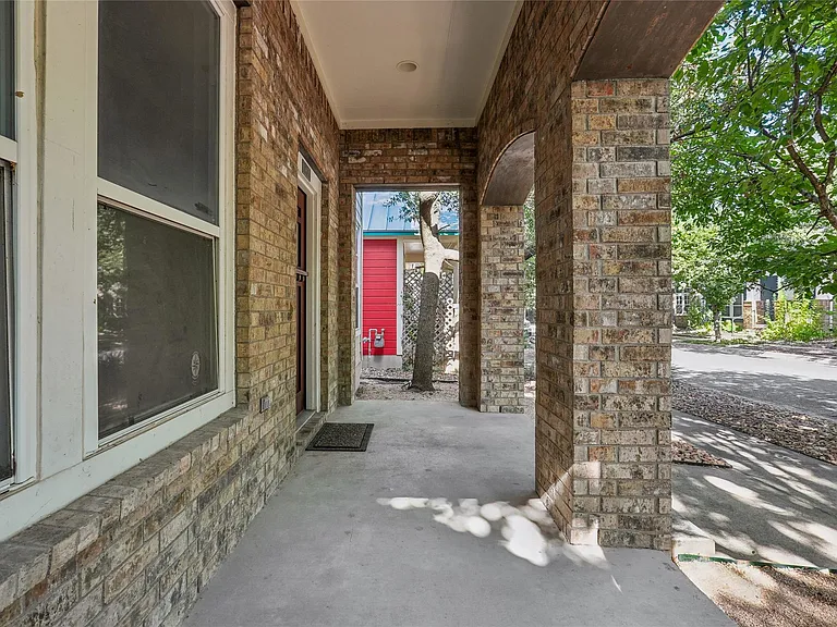 1917 McCloskey St — Photo 3