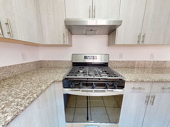 4th image of 5135 Zelzah Ave APT 100