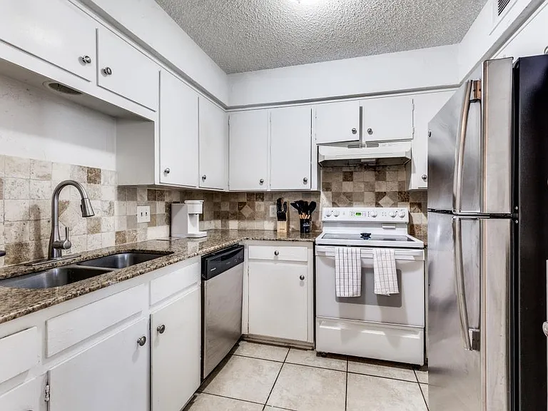 6761 Trail Lake Dr — Photo 3