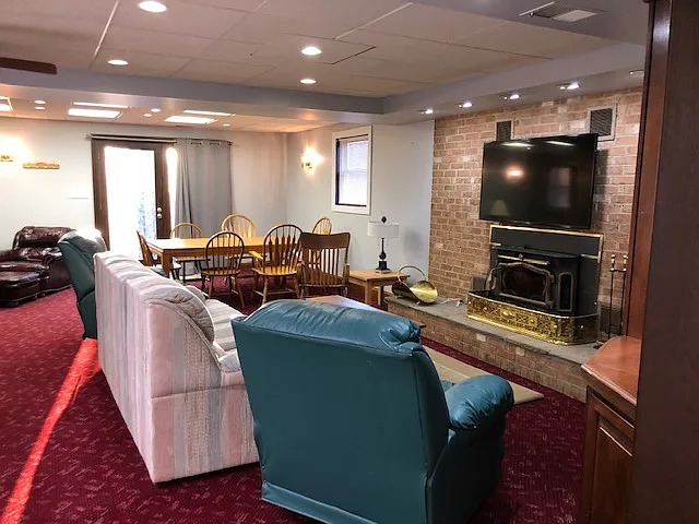 Living/TV room (all furniture/TV removed)