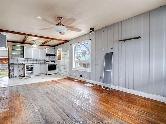 2nd image of 1541 Albert Rd